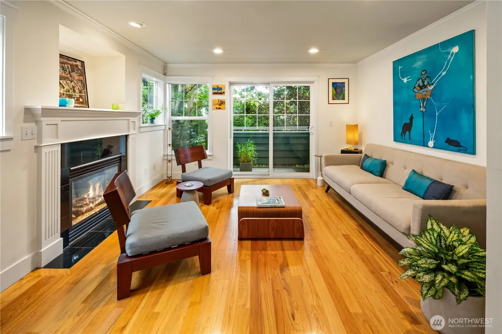 128 B 25th Avenue E Seattle, WA 98112