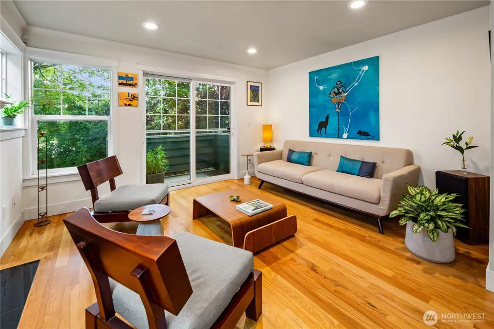 128 B 25th Avenue E Seattle, WA 98112