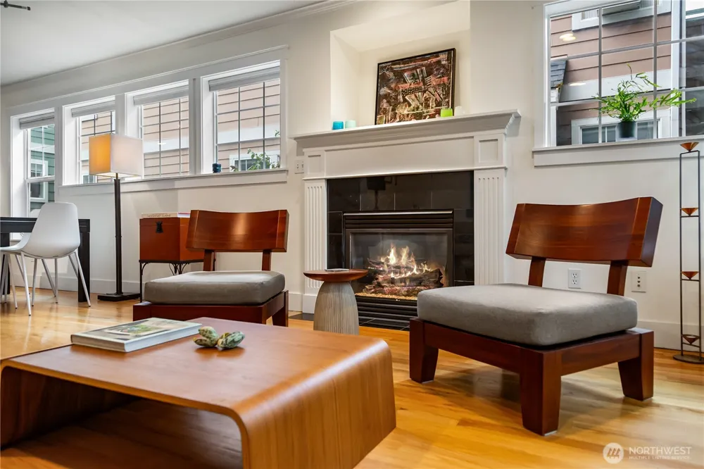 128 B 25th Avenue E Seattle, WA 98112
