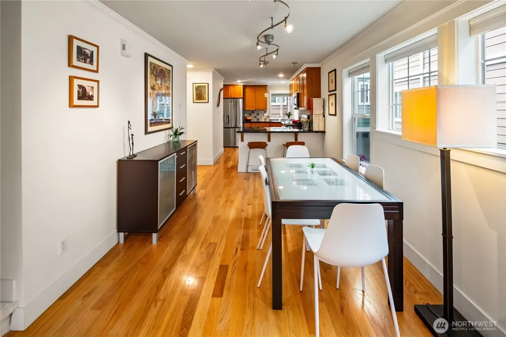 128 B 25th Avenue E Seattle, WA 98112