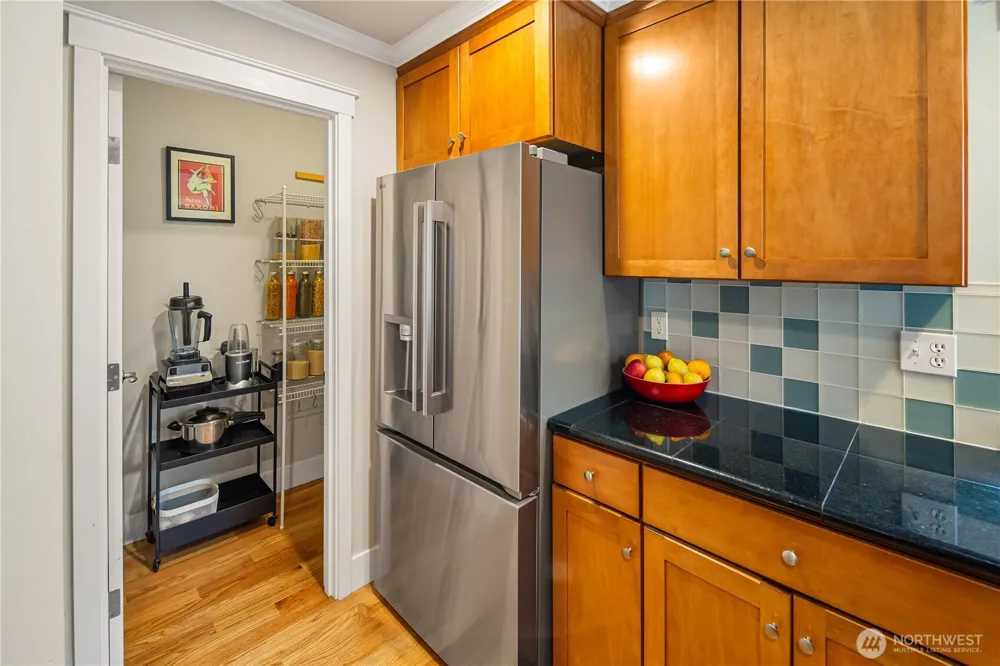 128 B 25th Avenue E Seattle, WA 98112