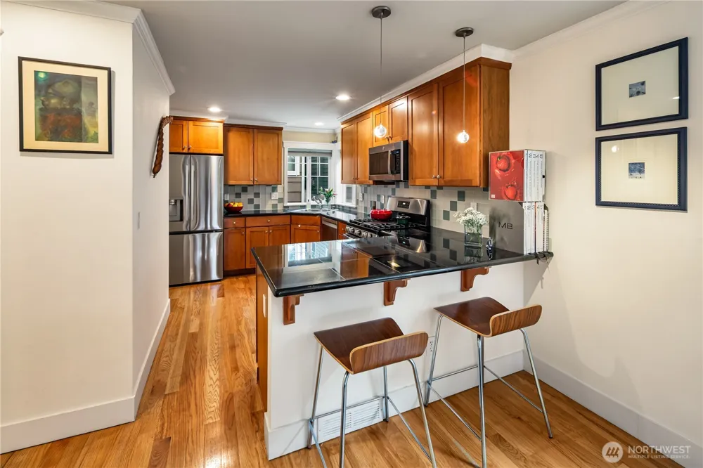 128 B 25th Avenue E Seattle, WA 98112