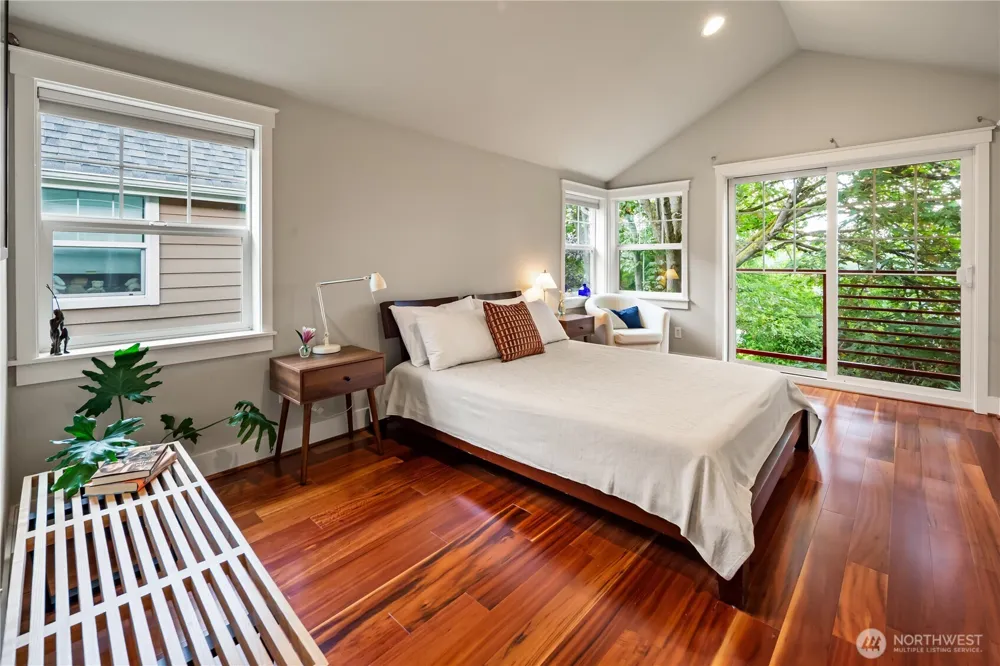 128 B 25th Avenue E Seattle, WA 98112