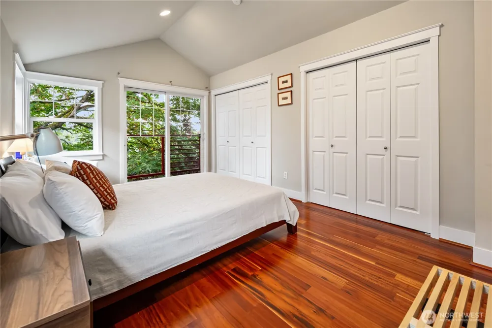 128 B 25th Avenue E Seattle, WA 98112