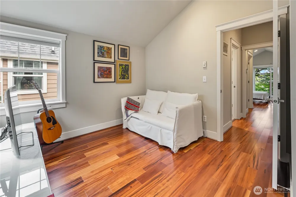128 B 25th Avenue E Seattle, WA 98112
