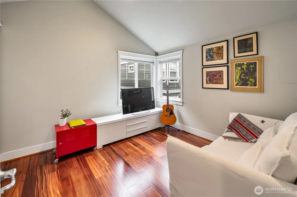 128 B 25th Avenue E Seattle, WA 98112