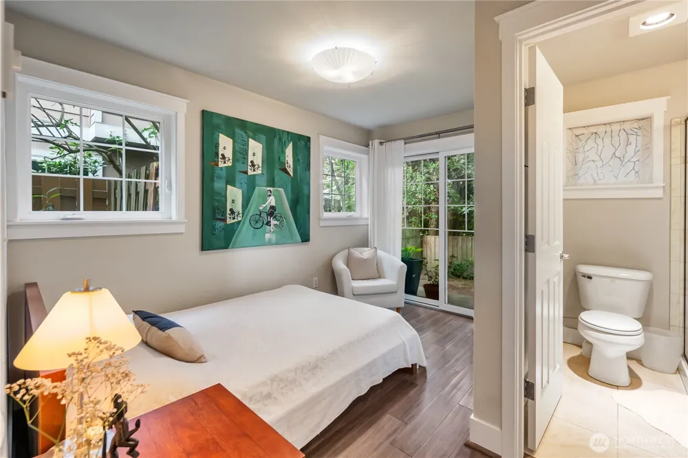 128 B 25th Avenue E Seattle, WA 98112