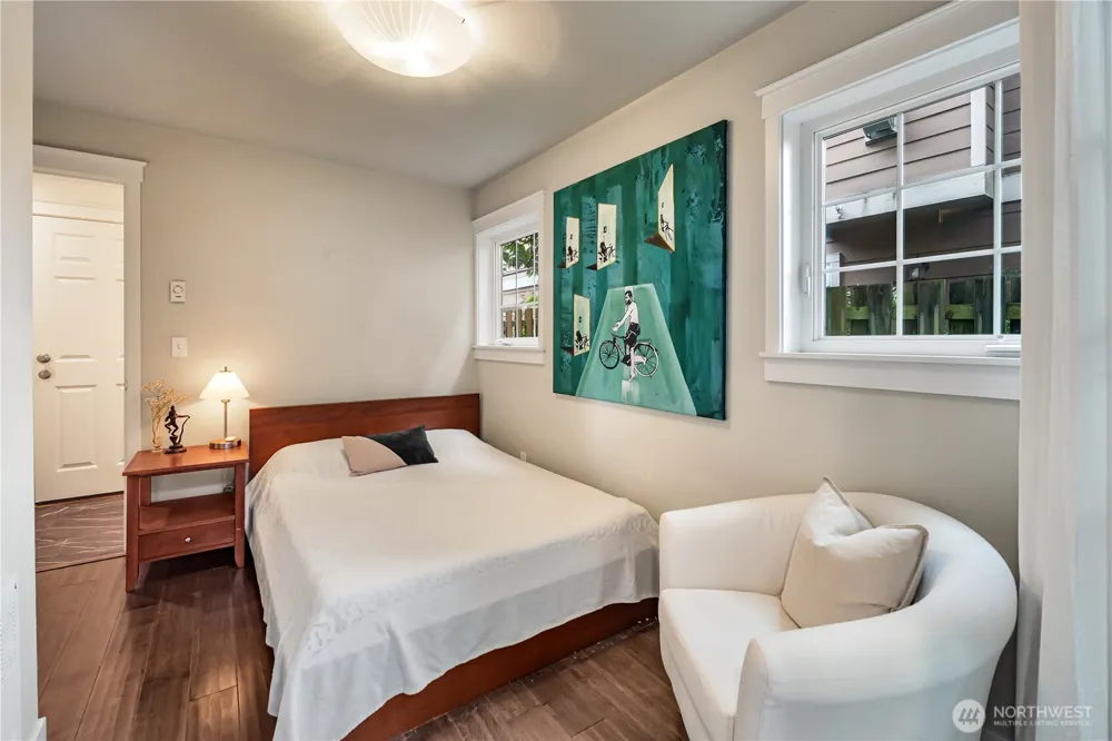 128 B 25th Avenue E Seattle, WA 98112