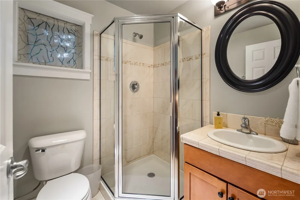 128 B 25th Avenue E Seattle, WA 98112