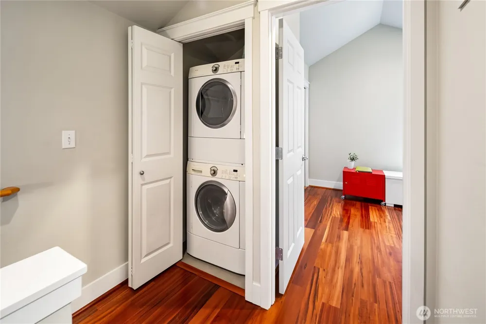 128 B 25th Avenue E Seattle, WA 98112