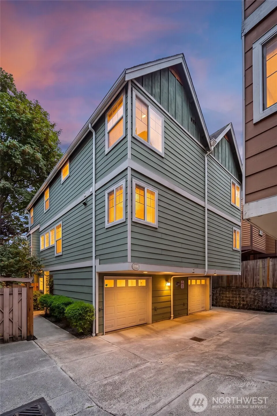 128 B 25th Avenue E Seattle, WA 98112
