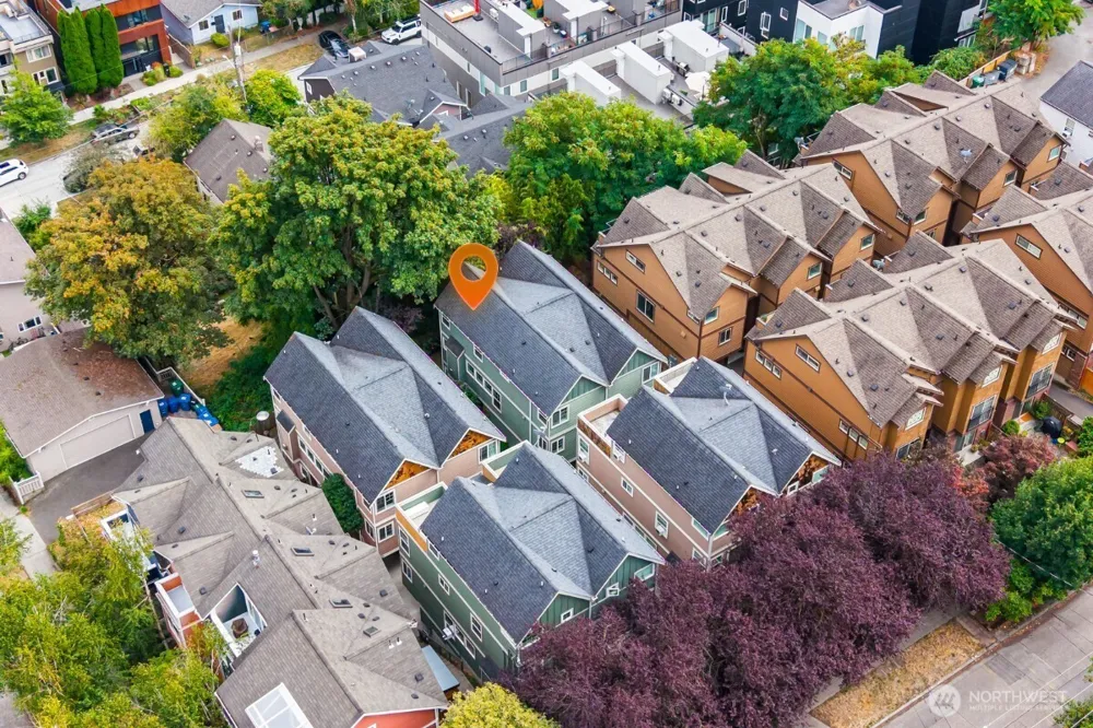 128 B 25th Avenue E Seattle, WA 98112