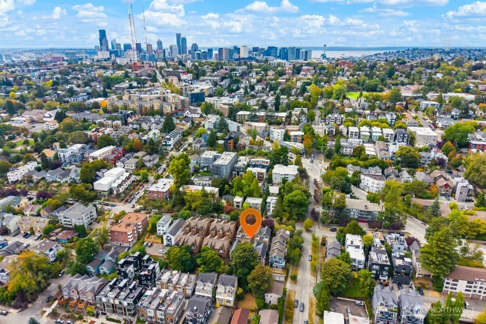 128 B 25th Avenue E Seattle, WA 98112