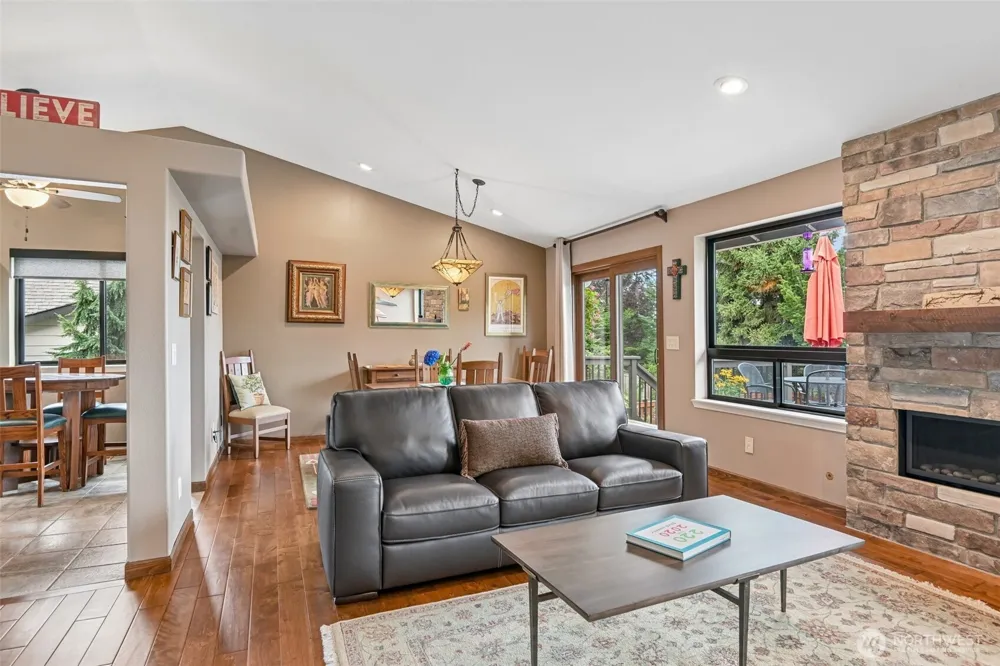 5117 Nathan Loop SE Auburn, WA 98092