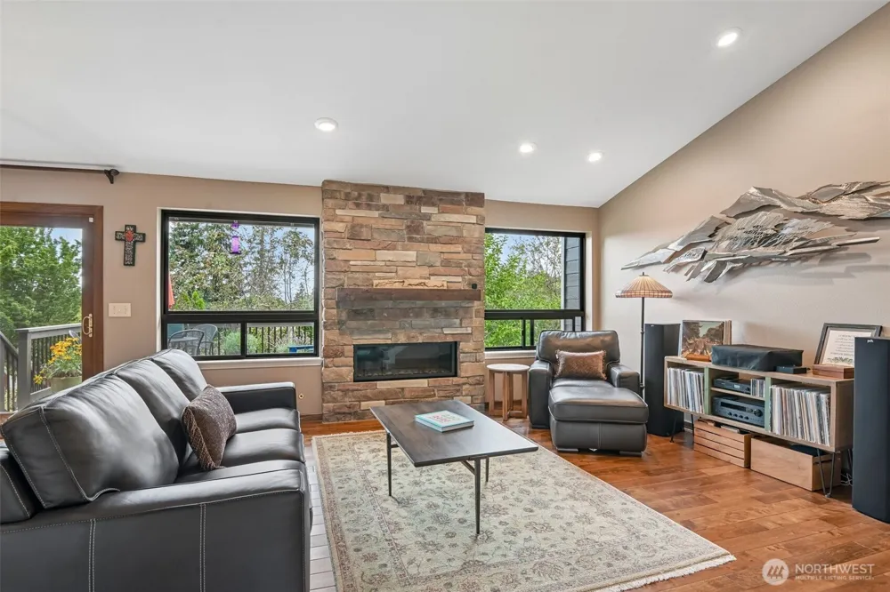 5117 Nathan Loop SE Auburn, WA 98092