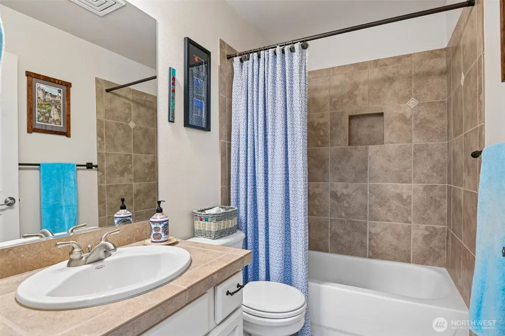 5117 Nathan Loop SE Auburn, WA 98092