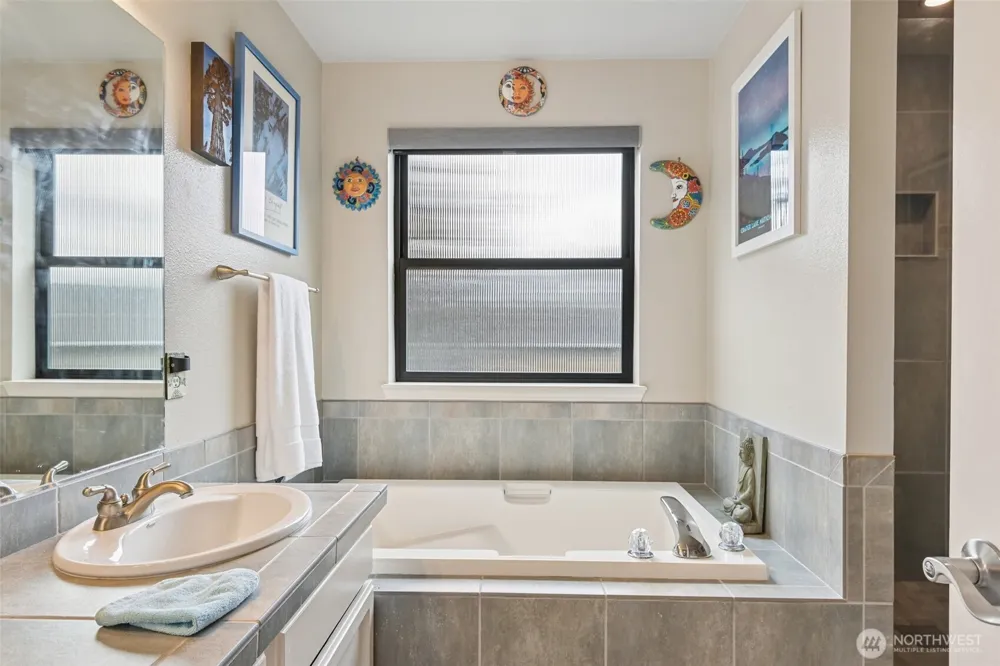 5117 Nathan Loop SE Auburn, WA 98092