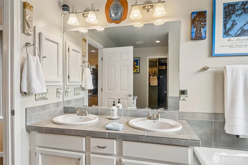 5117 Nathan Loop SE Auburn, WA 98092