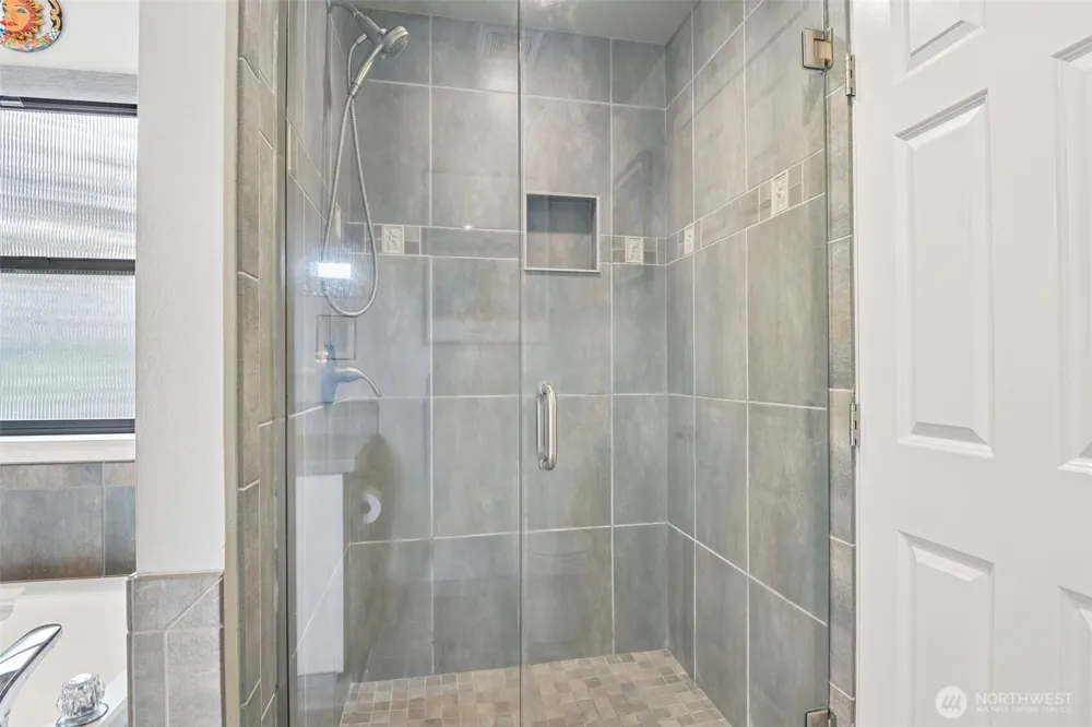 5117 Nathan Loop SE Auburn, WA 98092
