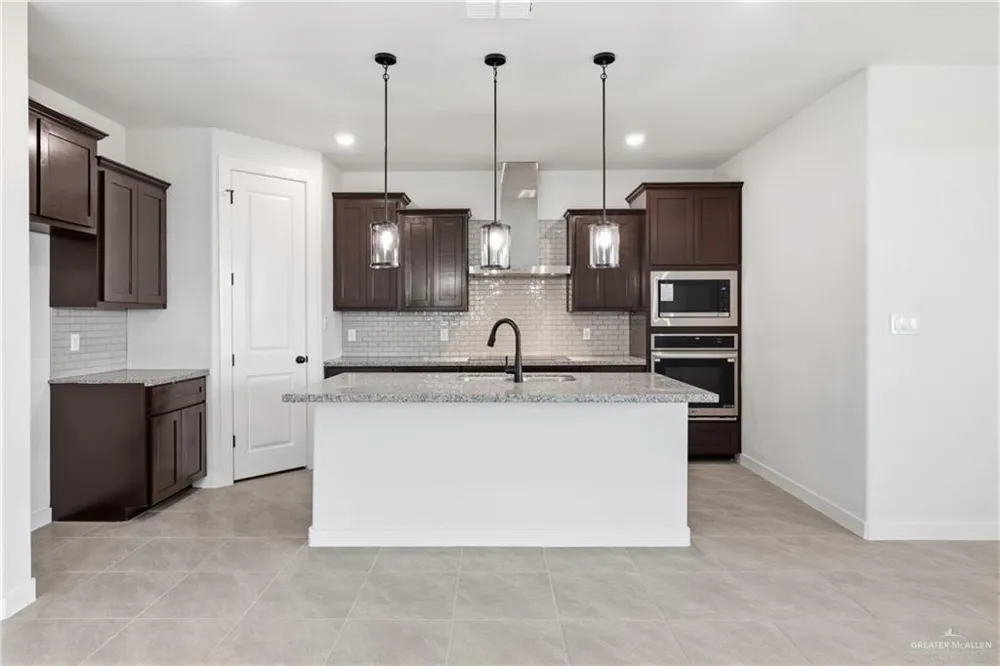 300 W Landon Street W Edinburg, TX 78539