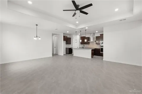 300 W Landon Street W
