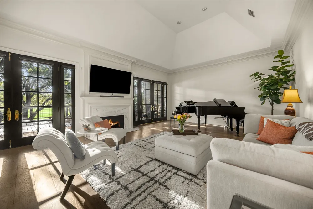 13715 Creekside Place Dallas, TX 75240