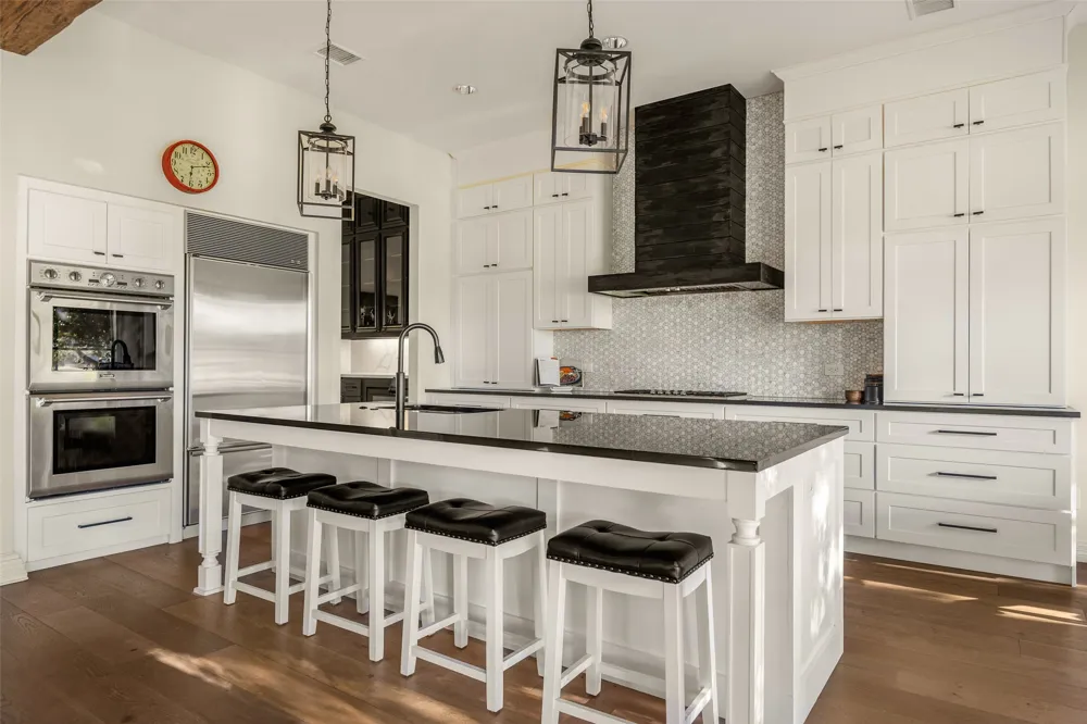 13715 Creekside Place Dallas, TX 75240