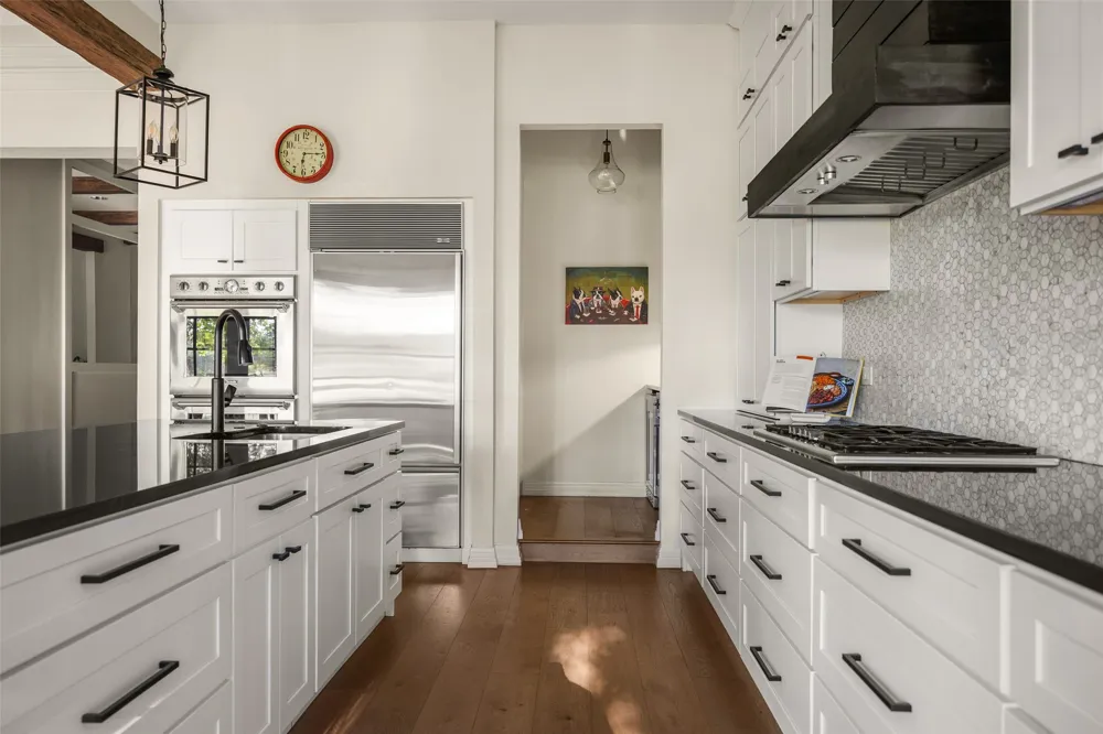13715 Creekside Place Dallas, TX 75240