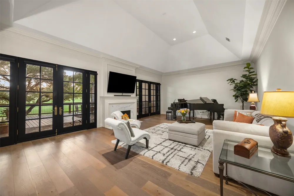 13715 Creekside Place Dallas, TX 75240