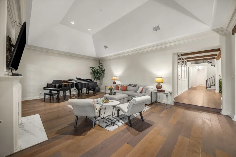 13715 Creekside Place Dallas, TX 75240