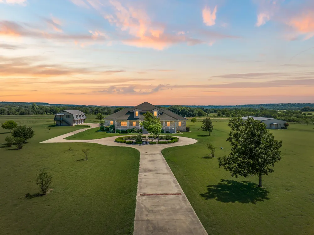 664 Fm 182 Clifton, TX 76634