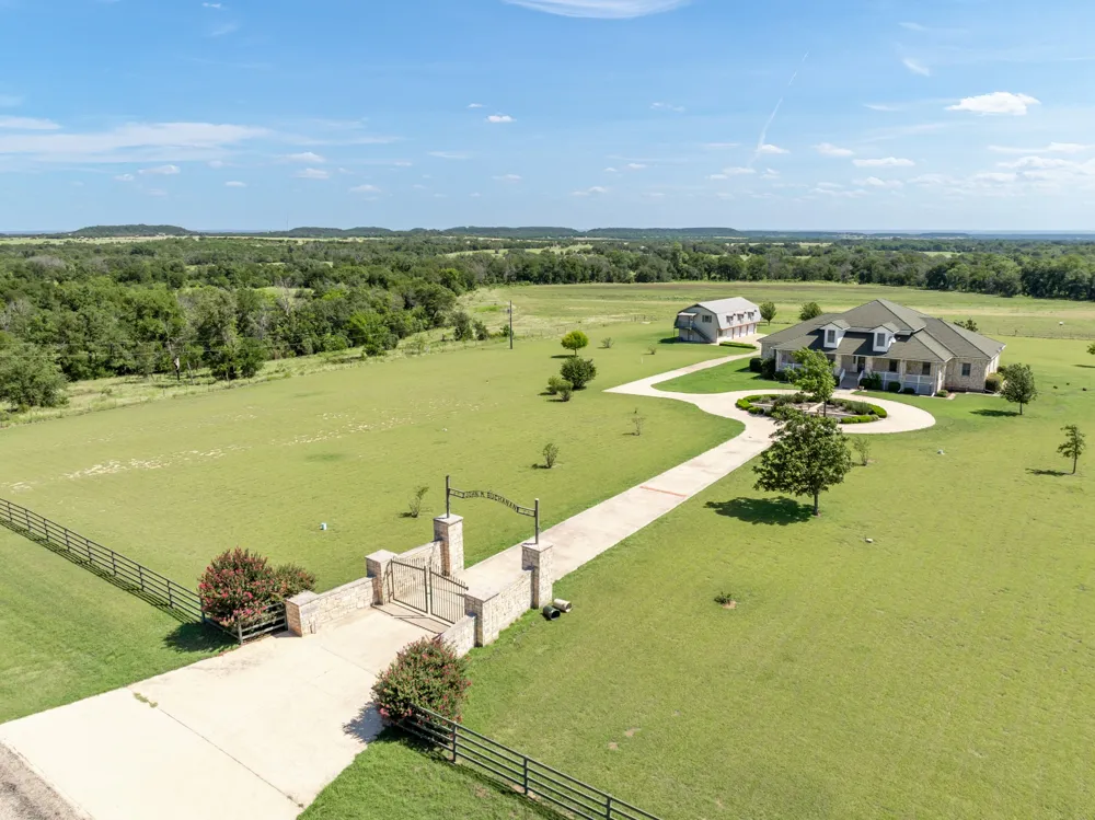 664 Fm 182 Clifton, TX 76634