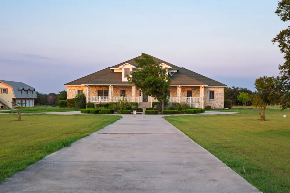 664 Fm 182 Clifton, TX 76634