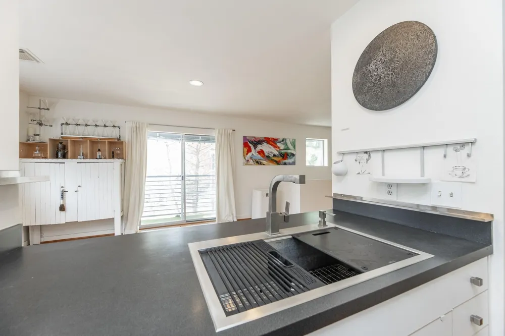 2714 Chenevert Street Houston, TX 77004