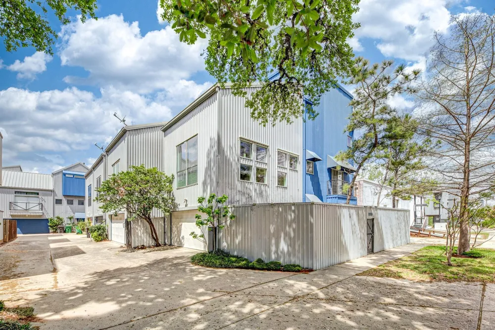 2714 Chenevert Street Houston, TX 77004