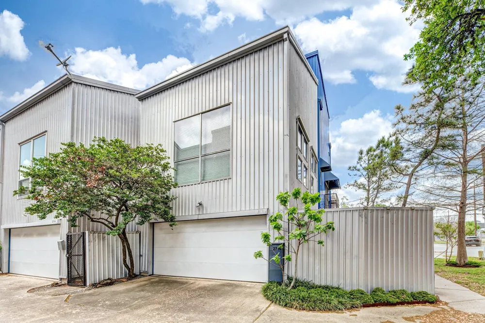2714 Chenevert Street Houston, TX 77004