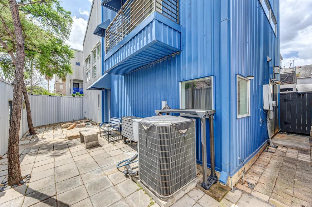 2714 Chenevert Street Houston, TX 77004