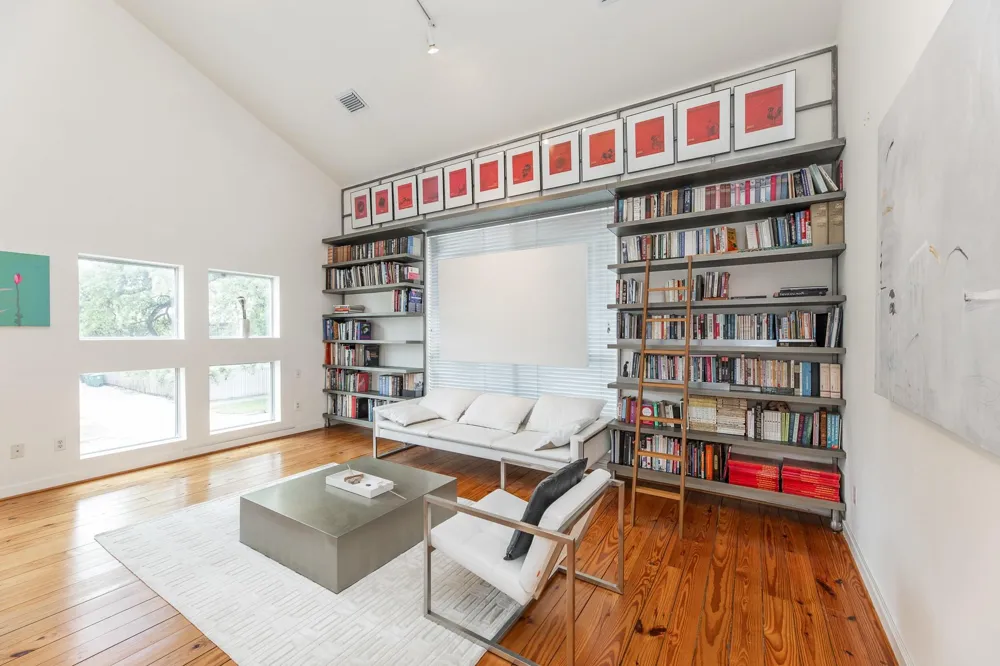 2714 Chenevert Street Houston, TX 77004
