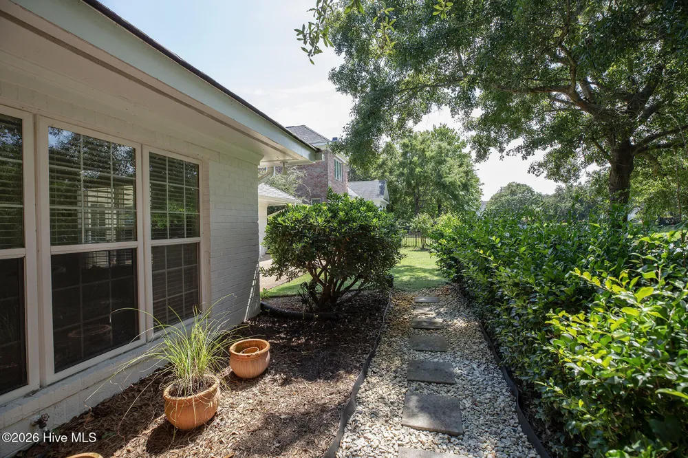 800 Fox Ridge Lane Wilmington, NC 28405