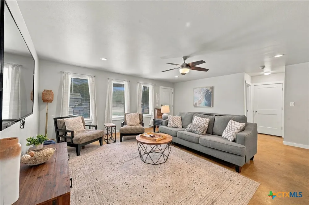 464 Pecan Row Canyon Lake, TX 78132
