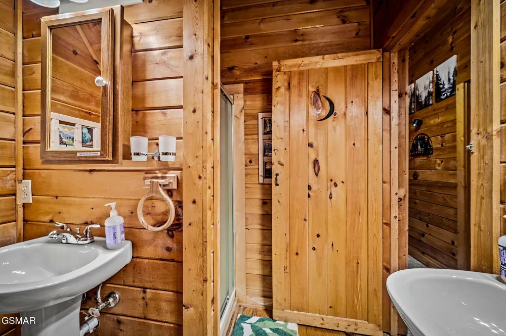 3049 Brothers Way Sevierville, TN 37862