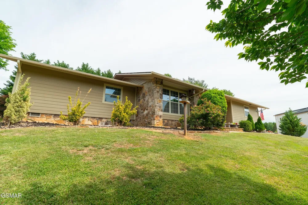 1479 Wendron Moors Drive Sevierville, TN 37862