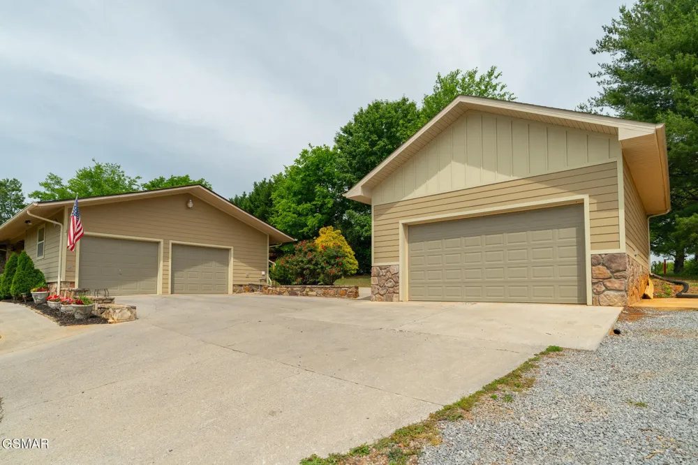 1479 Wendron Moors Drive Sevierville, TN 37862