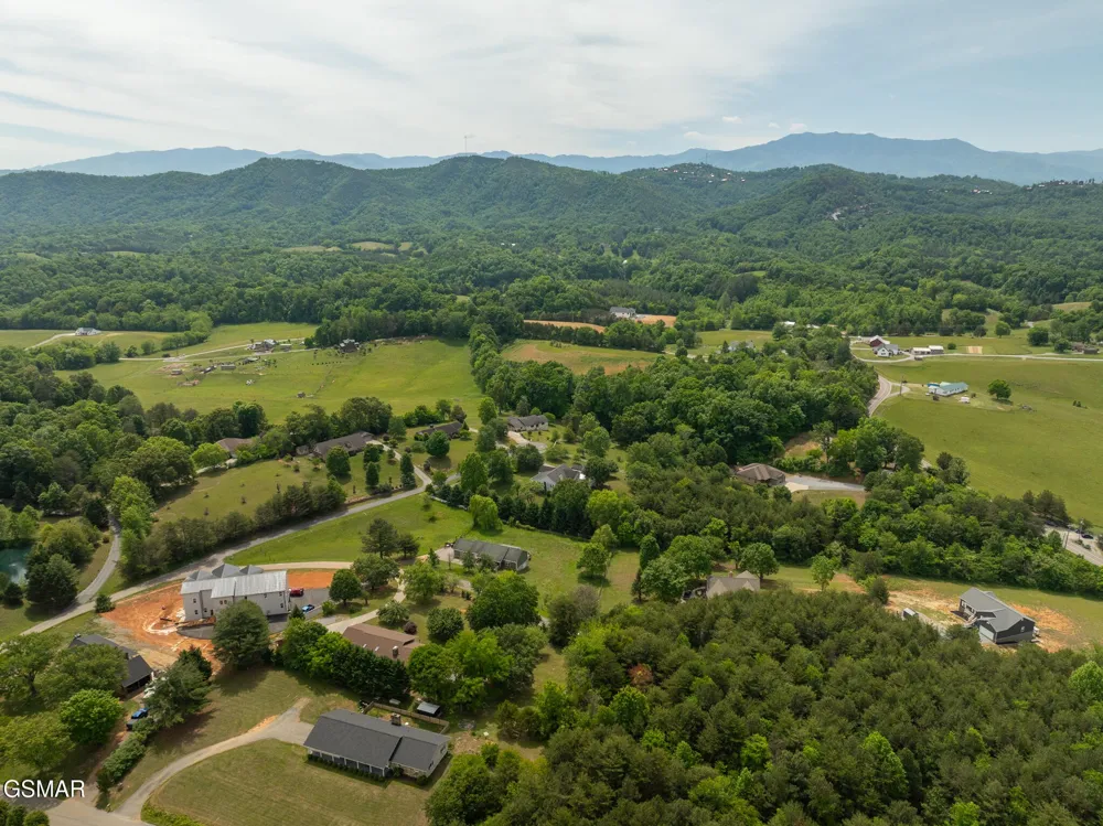 1479 Wendron Moors Drive Sevierville, TN 37862