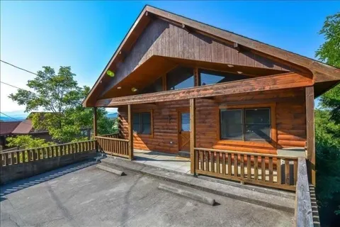 2044 Oakmont Drive