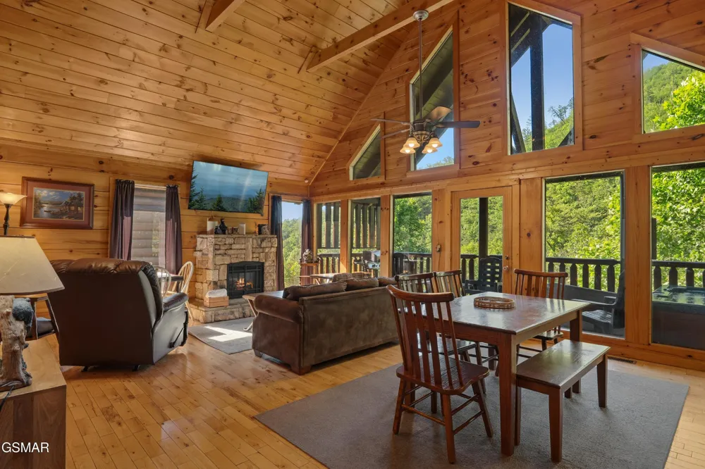 830 Black Bear Cub Way Sevierville, TN 37862