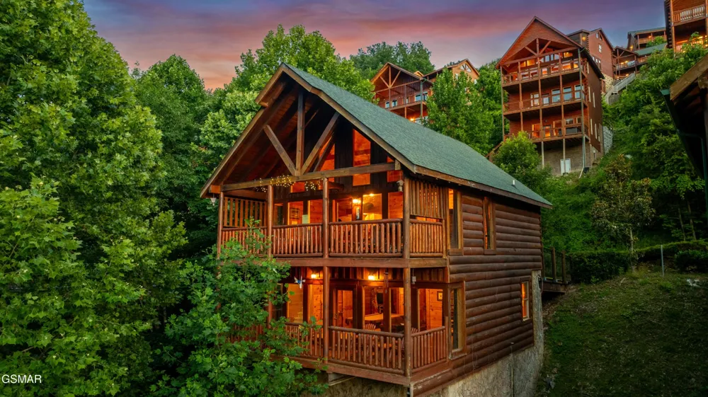 830 Black Bear Cub Way Sevierville, TN 37862