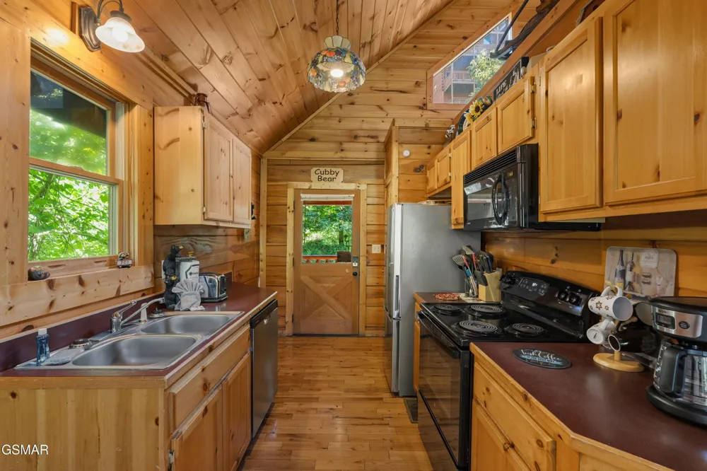 830 Black Bear Cub Way Sevierville, TN 37862