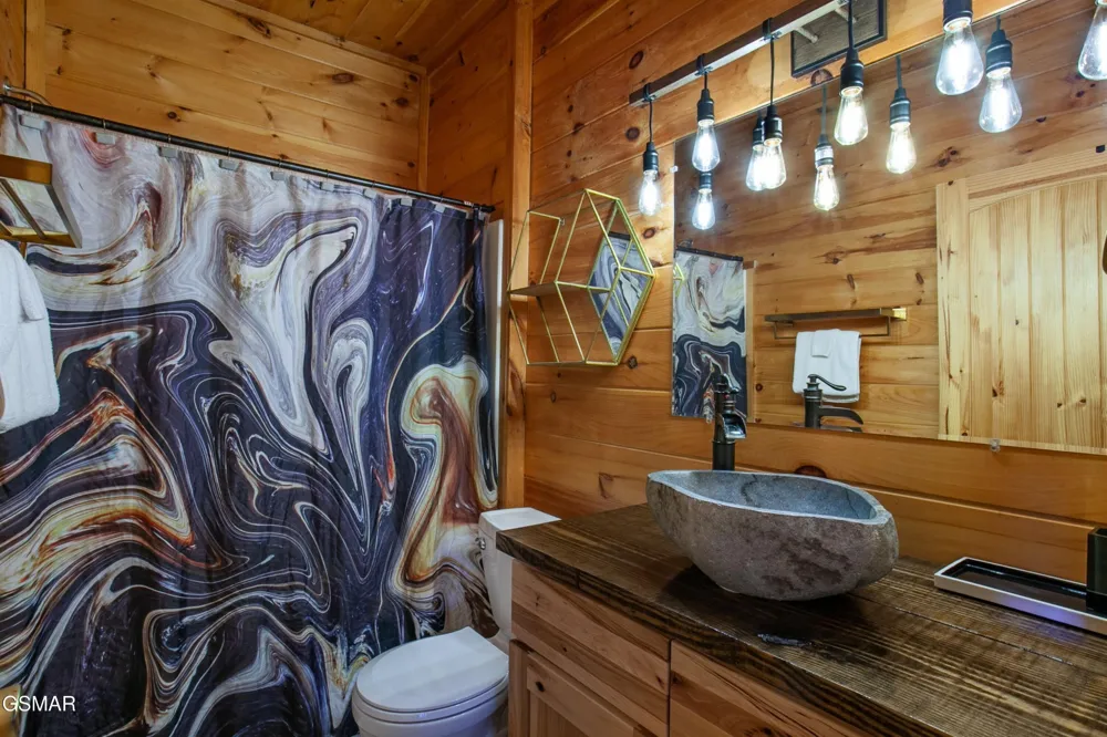 920 Falcon View Way Sevierville, TN 37862