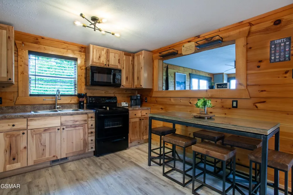 920 Falcon View Way Sevierville, TN 37862